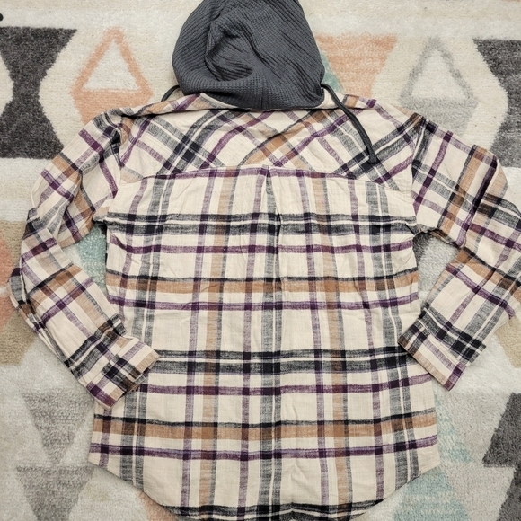 NEW Maurices Cabin Plaid Hooded Boyfriend Shirt Size Medium - Picture 5 of 6
